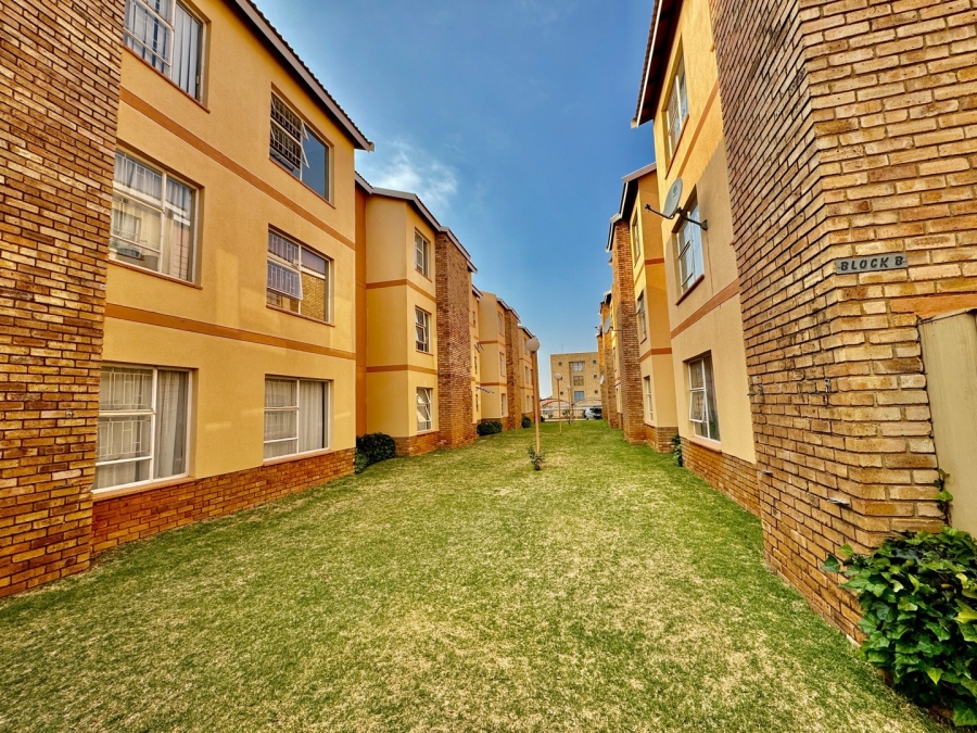 1 Bedroom Property for Sale in Kannoniers Park North West